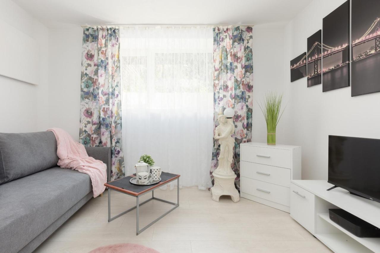 Affordable Underground Studio Near Pge Narodowy By Noclegi Renters Warsaw Ngoại thất bức ảnh
