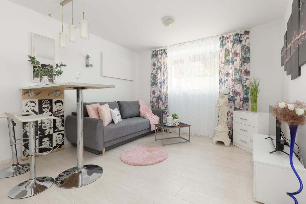Affordable Underground Studio Near Pge Narodowy By Noclegi Renters Warsaw Ngoại thất bức ảnh