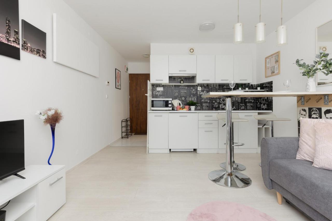 Affordable Underground Studio Near Pge Narodowy By Noclegi Renters Warsaw Ngoại thất bức ảnh
