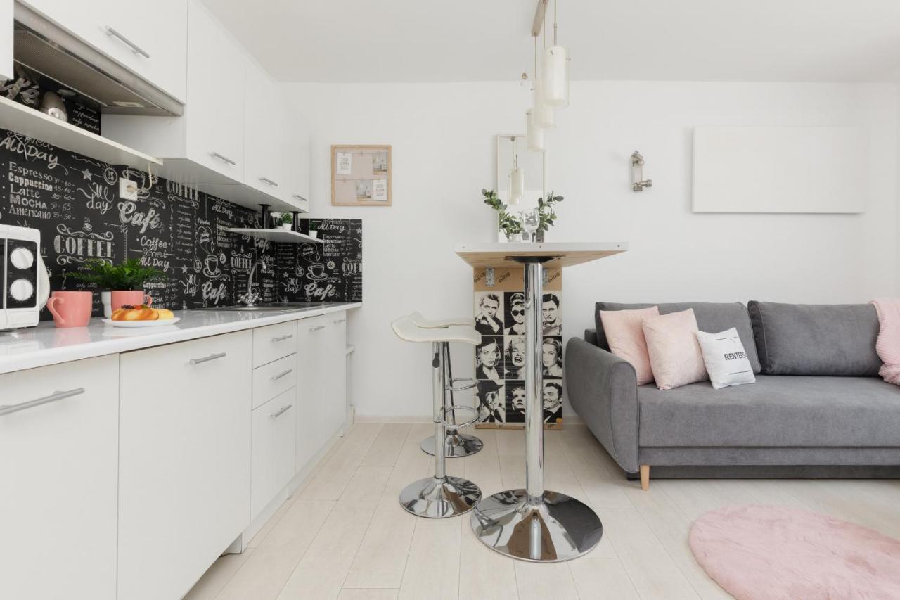 Affordable Underground Studio Near Pge Narodowy By Noclegi Renters Warsaw Ngoại thất bức ảnh